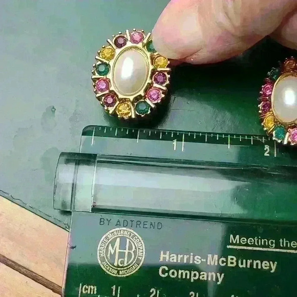 Avon multicolor buttons clip earrings gold tone fuax pearl Rhinestones - Picture 13 of 16